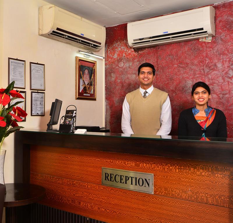 Hotel Shanti Palace West New Delhi Bagian luar foto