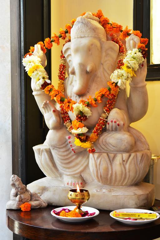 Hotel Shanti Palace West New Delhi Bagian luar foto