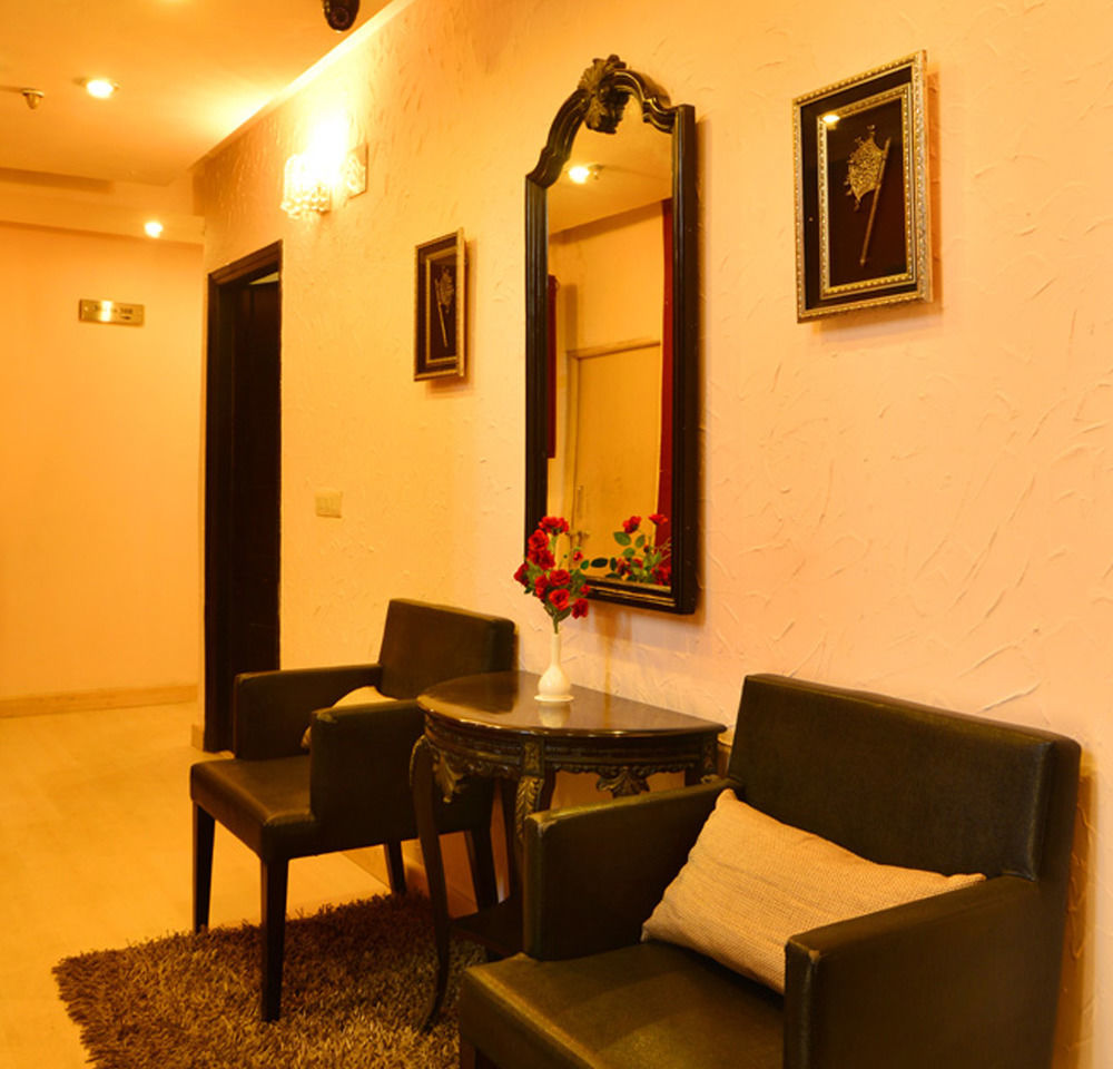 Hotel Shanti Palace West New Delhi Bagian luar foto